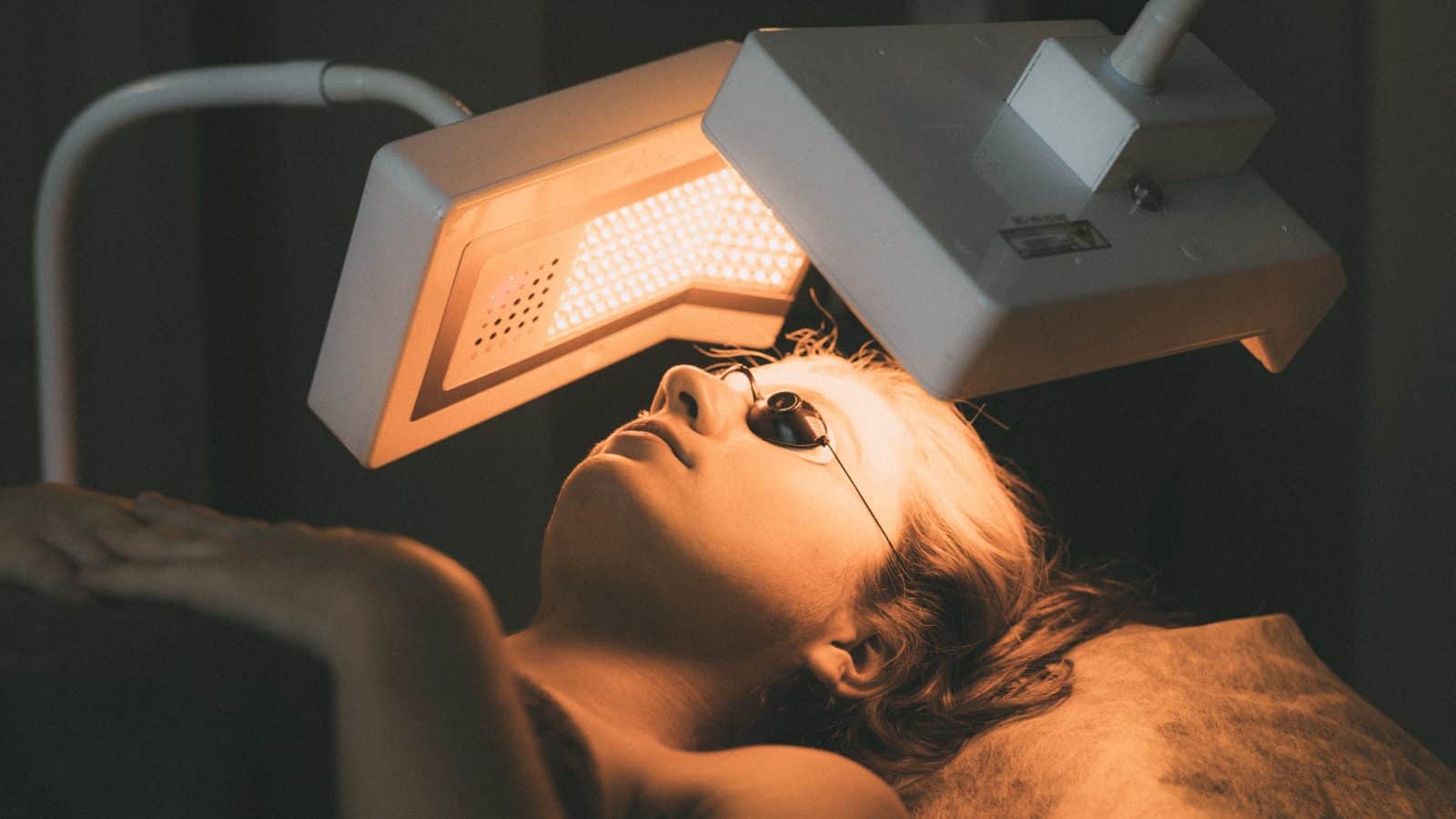 Luminothérapie du visage à Genève ou photothérapie - Imaderm